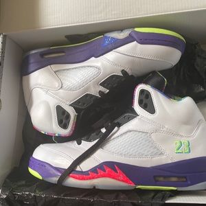 Retro 5 Jordan the bel-air’s been worn twice they are a great shoe to have thank